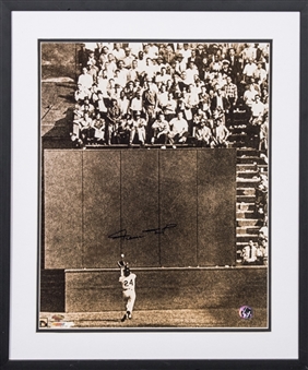 Willie Mays Signed "The Catch" 16x20 Photograph in 21x25 Frame (Beckett)
